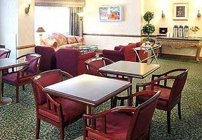 Marriott At Glenpointe 3*