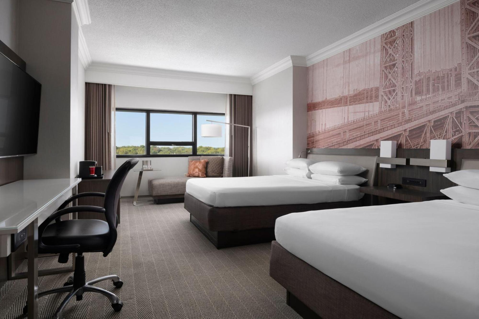 Marriott At Glenpointe Hotel