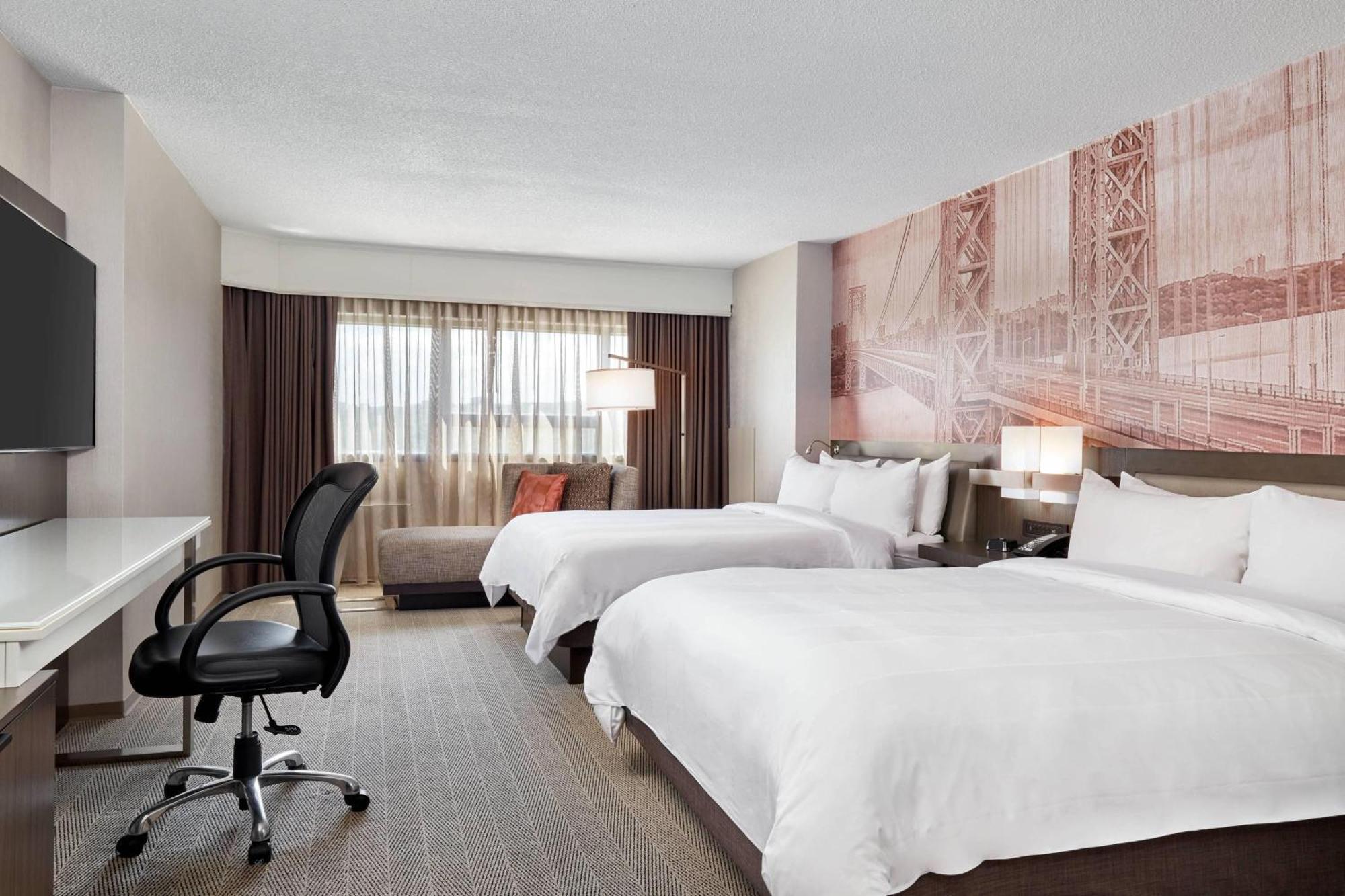 Hotel Marriott At Glenpointe 3*