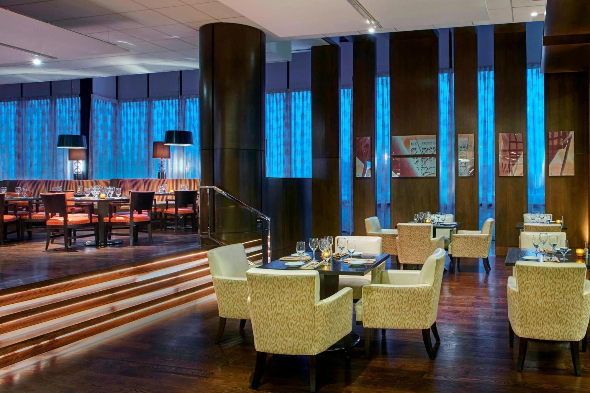 Marriott At Glenpointe 3*
