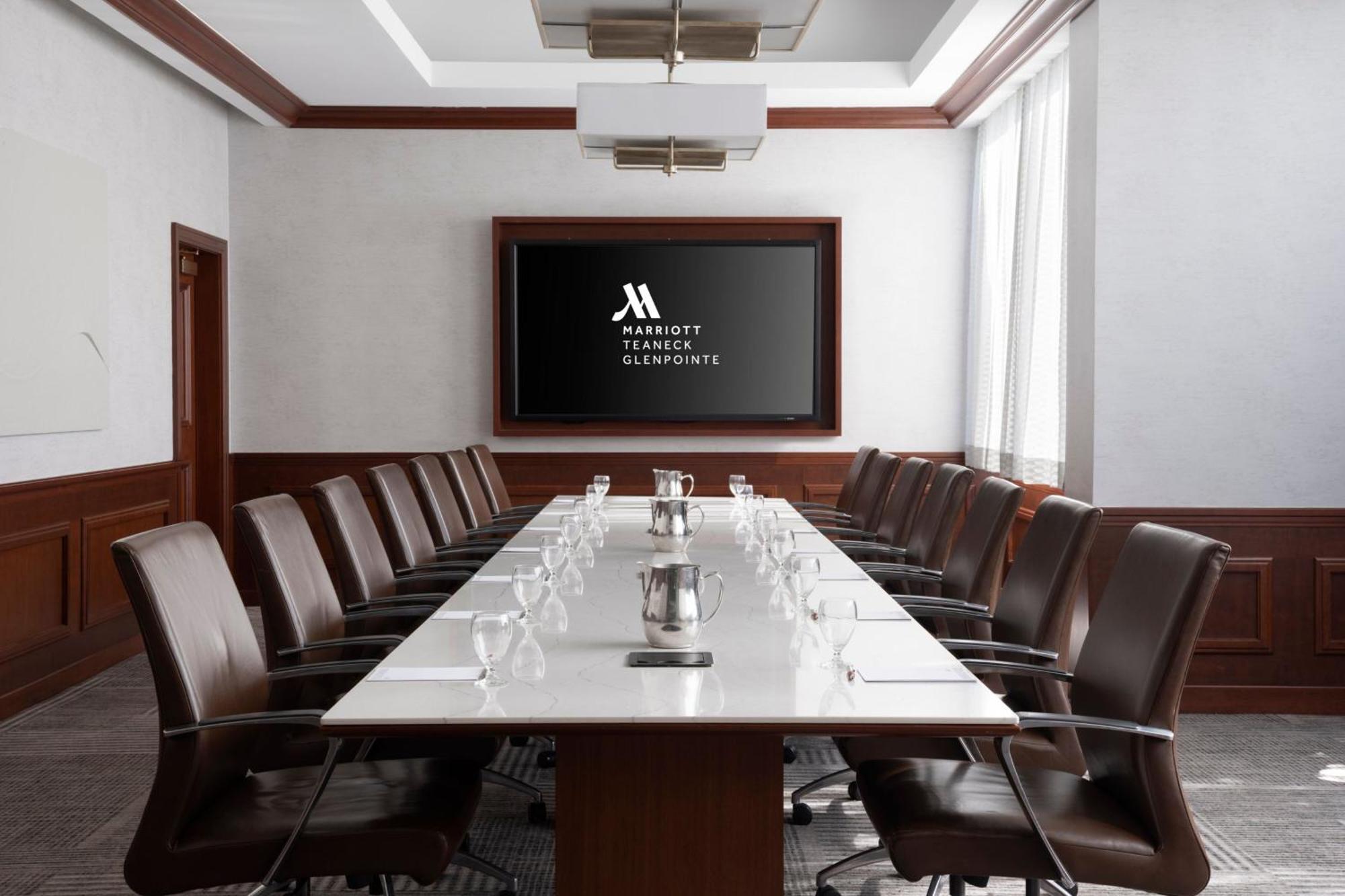 Hotel Marriott At Glenpointe 3*