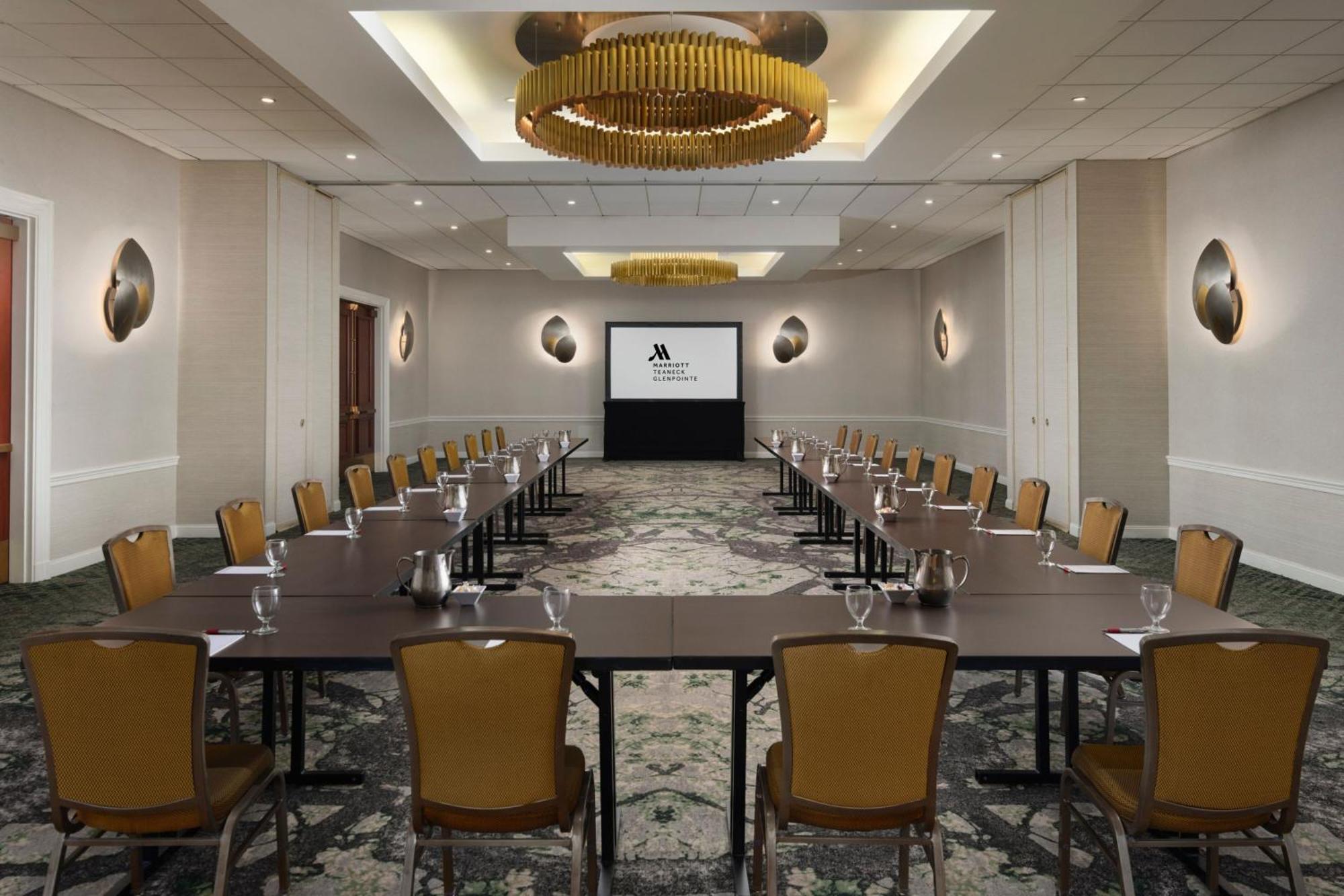 Marriott At Glenpointe Hotel
